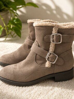 Unisa Women's Grey Faux Fur Lined Boots